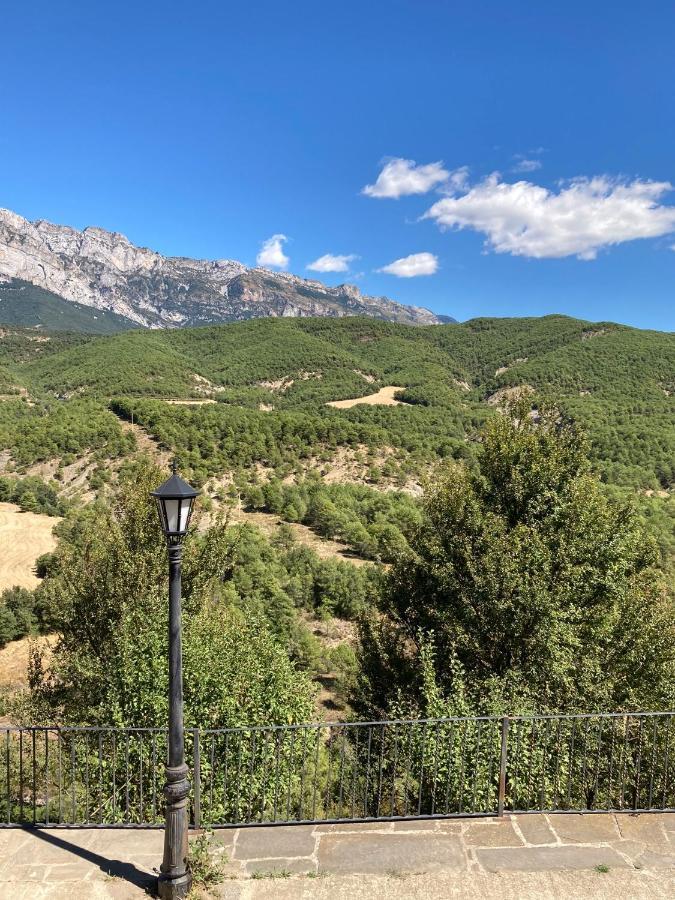 Vistas A La Montana En Un Pueblo Con Encanto. El Pueyo de Araguás Exterior photo