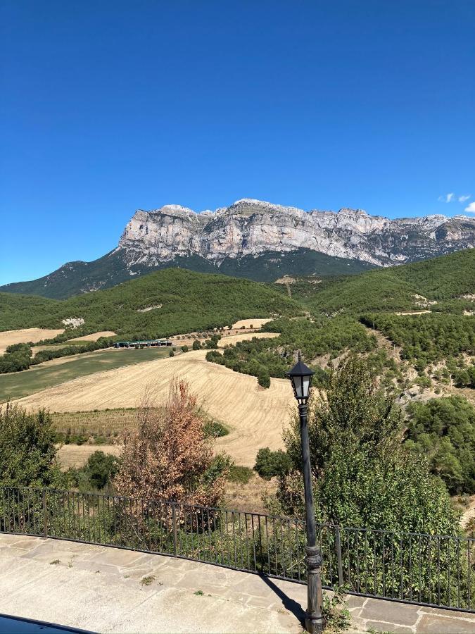Vistas A La Montana En Un Pueblo Con Encanto. El Pueyo de Araguás Exterior photo