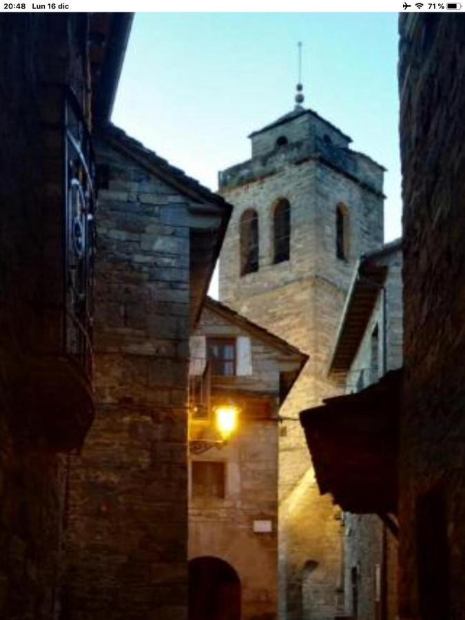 Vistas A La Montana En Un Pueblo Con Encanto. El Pueyo de Araguás Exterior photo