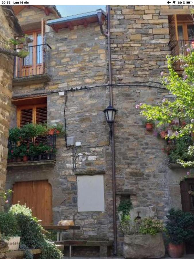 Vistas A La Montana En Un Pueblo Con Encanto. El Pueyo de Araguás Exterior photo